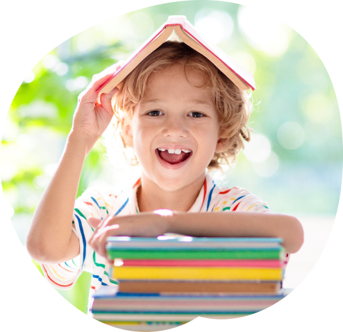 Ребенок с книгой